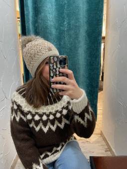 Gorro pompón beige