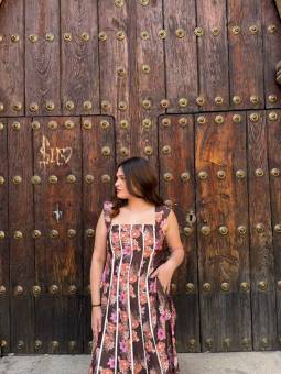 VESTIDO VUELO MARRON...